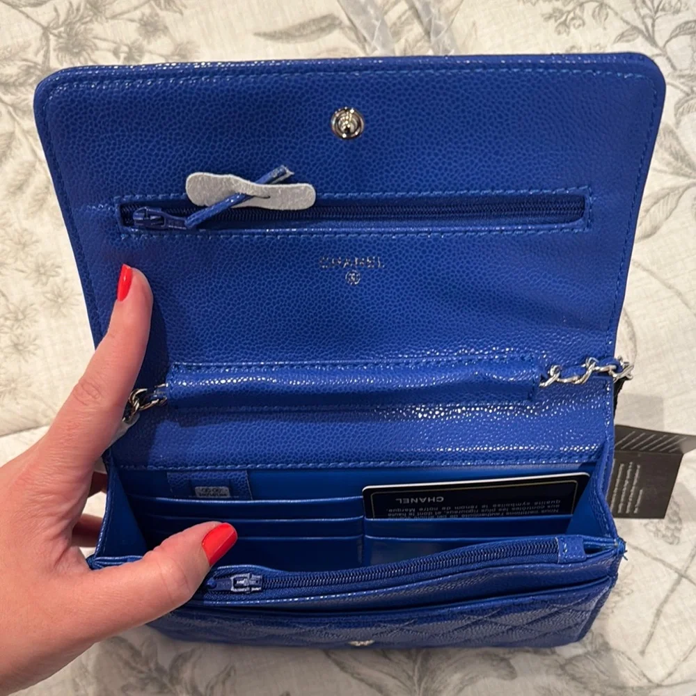 Royal blue CC style wallet on a chain - Picture 7 of 8